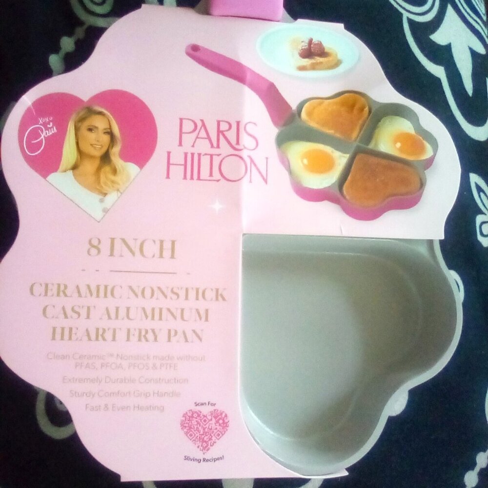 💞Adorable Paris Hilton 8inch Heart Shaped separated Ceramic Fry Pan💞